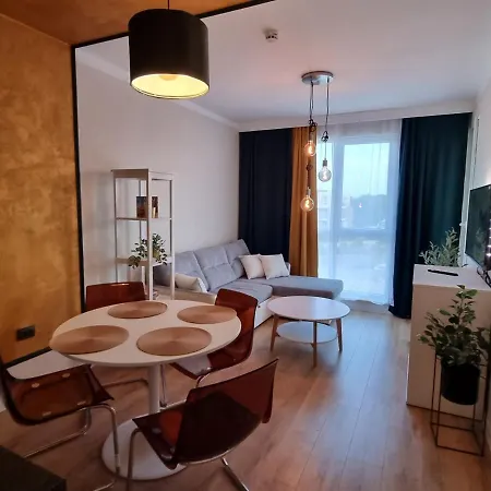 Apartment Golden Leaf, Swimming Pool View *